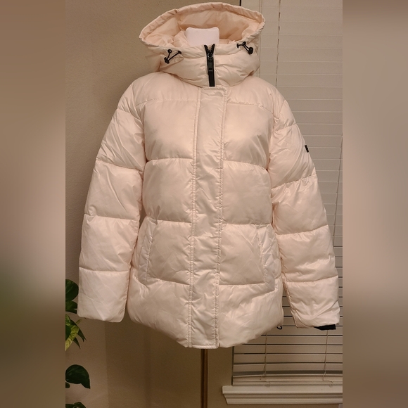 Two by Vince Camuto - Picture 2 of 5